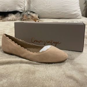 Crown Vintage Flats- Beige, Size 8.5